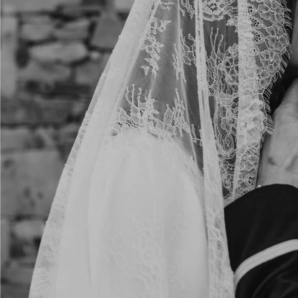 Elegant White Lace Hair Veil